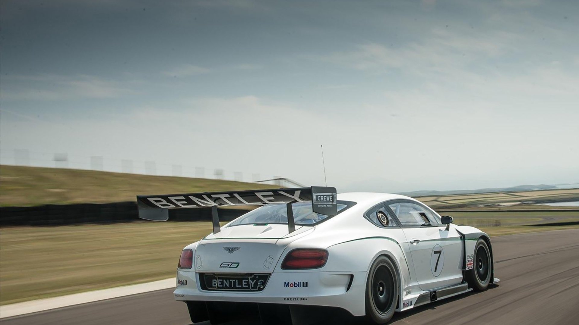 爱游戏APP-特色足球旅游线路入驻全国十余个城市，足球示范城市